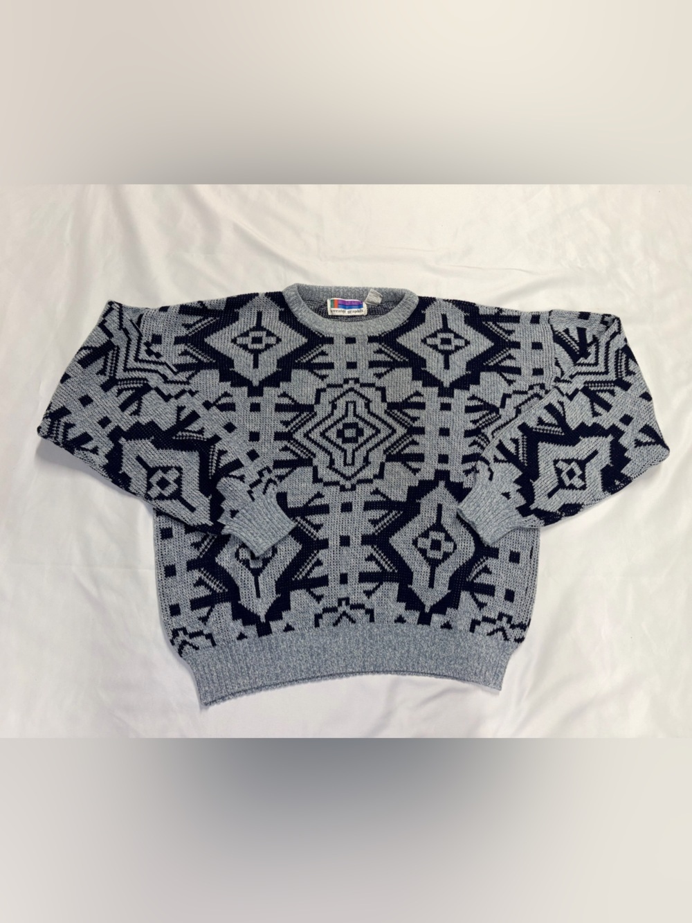 Men's Geometric Crewneck Knit Sweater in Grey & Black